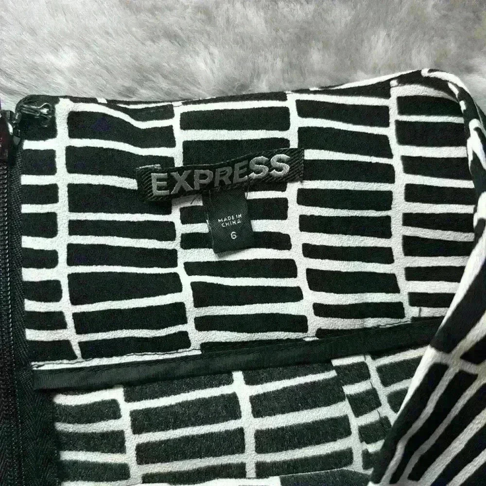Express Black and White Mini Skirt - Picture 4 of 4